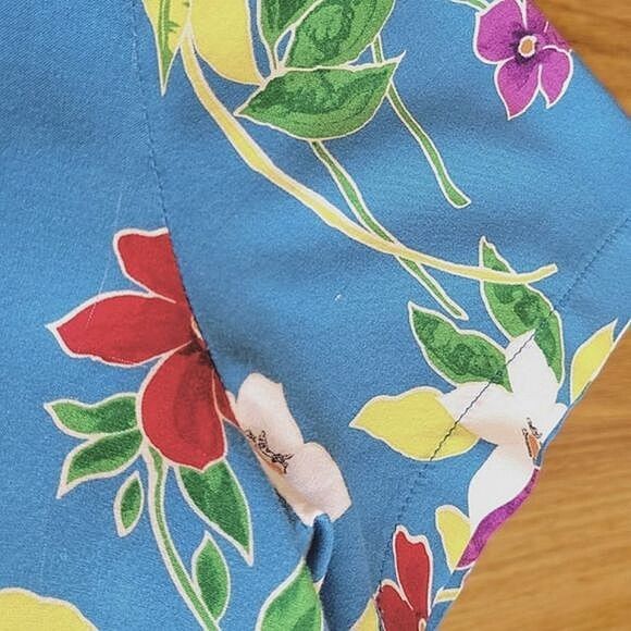 Vtg blue floral short sleeve button-down shirt - Picture 14 of 15